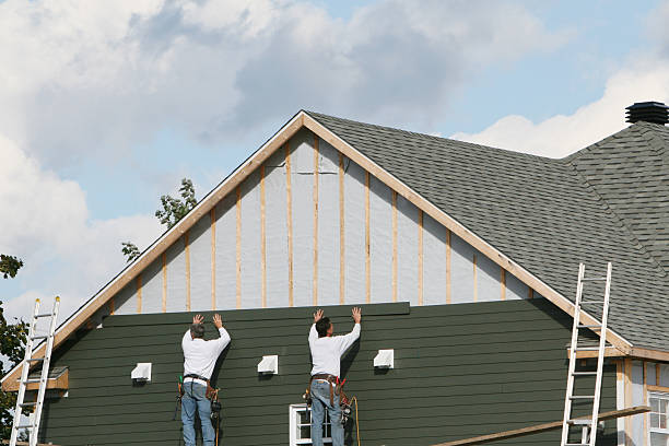 Professional Siding Replacement technician working in Fountain City, IN